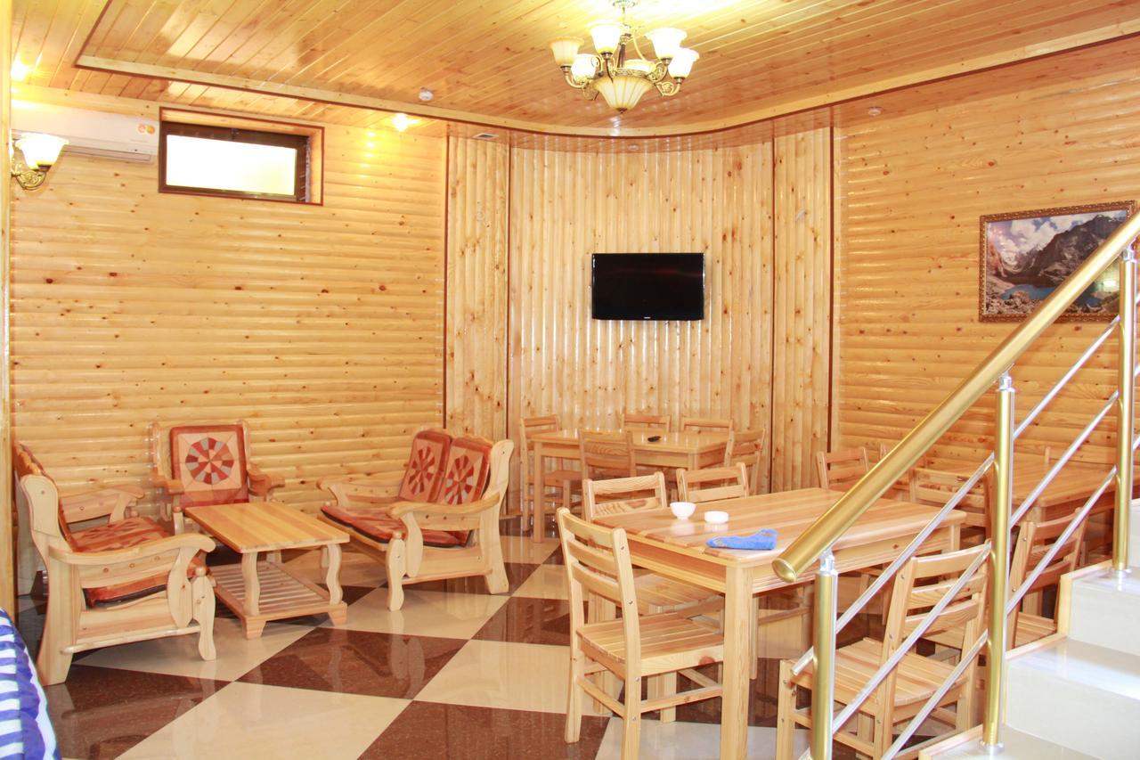 Firuz Hotel Khujand Bagian luar foto