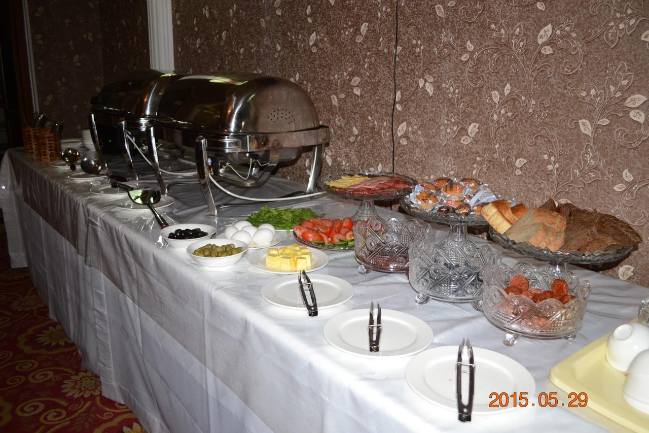 Firuz Hotel Khujand Bagian luar foto