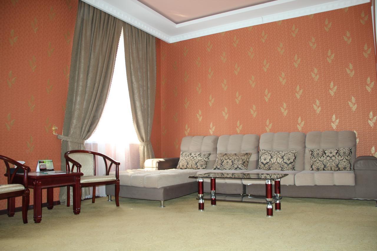 Firuz Hotel Khujand Bagian luar foto