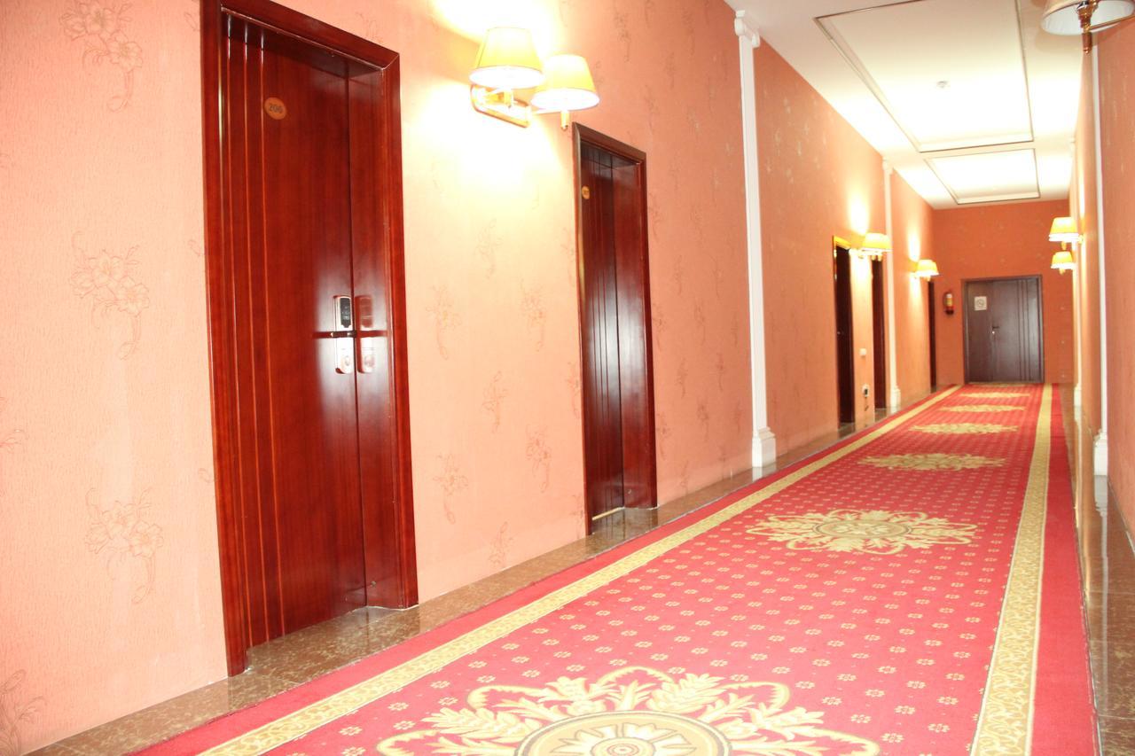 Firuz Hotel Khujand Bagian luar foto