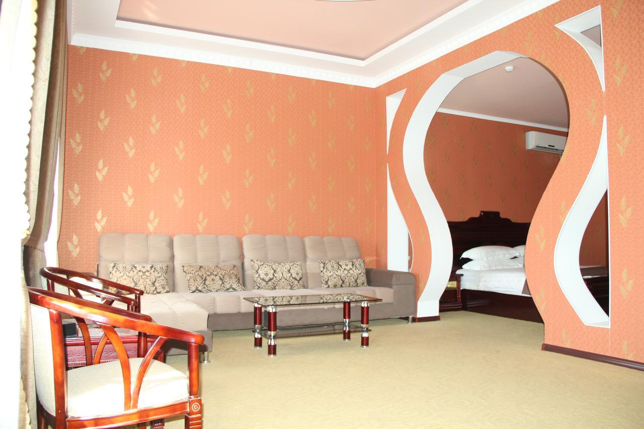 Firuz Hotel Khujand Bagian luar foto