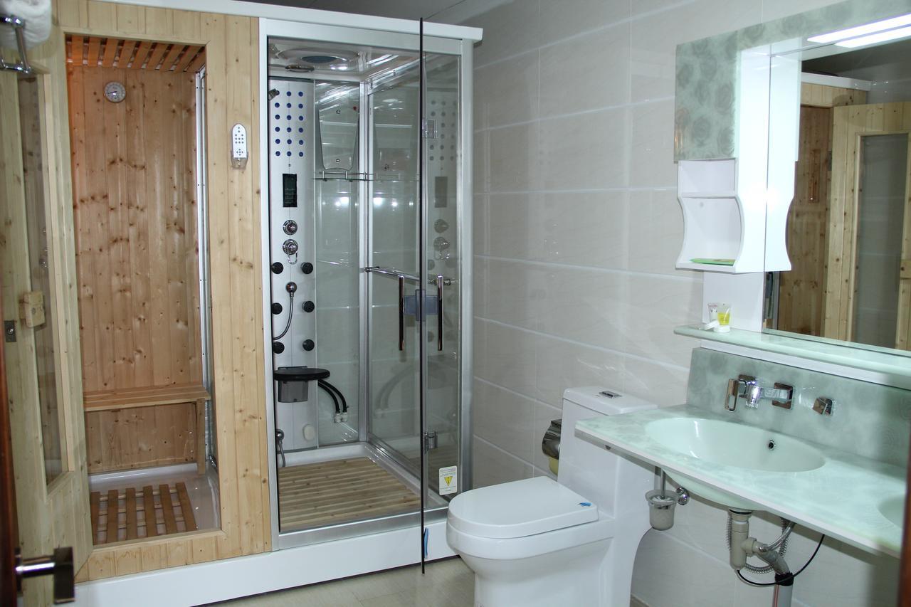 Firuz Hotel Khujand Bagian luar foto